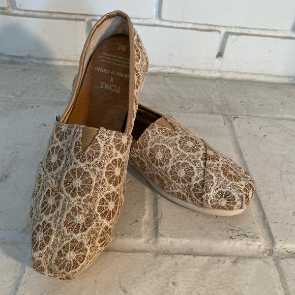 Toms Shoes - TOMS Natural Floral Lace Sample Shoes Size 6